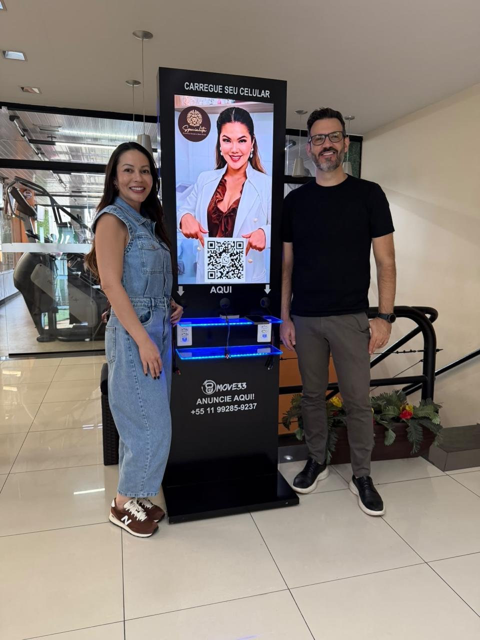 Totem digital instalado na Academia Vida, em Bauru